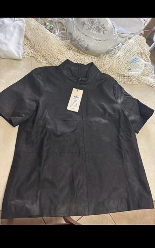 Maglia nera manica corta vera pelle