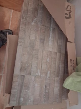 Caja de azulejos imitación madera