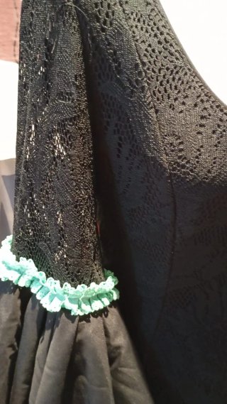 Traje de gitana negro con volantes