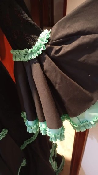 Traje de gitana negro con volantes