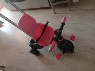 Triciclo infantil rosa y negro