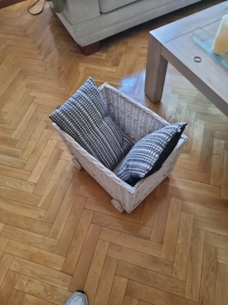 Cesto mimbre con ruedas blanco