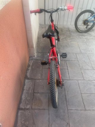 Bicicleta infantil Btwin roja