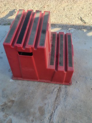 Escalera de plástico roja 2 peldaños