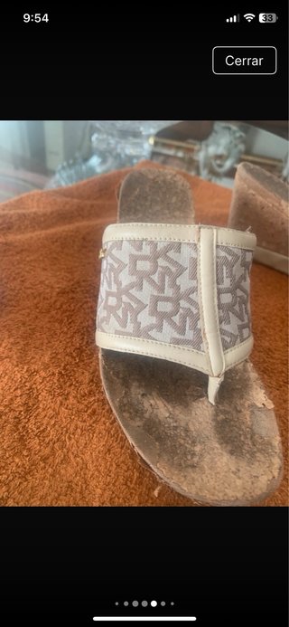 Sandalias cuña DKNY beige y marrón