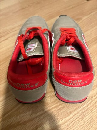 New Balance Beige y Rojo