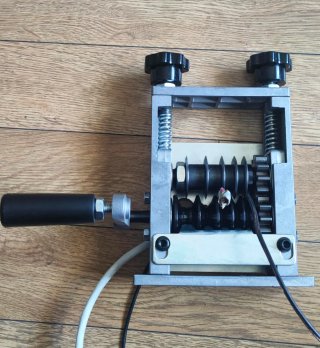 Pelacables manual con manivela