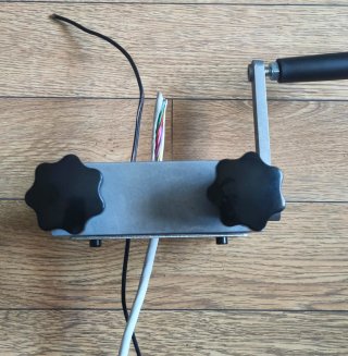 Pelacables manual con manivela