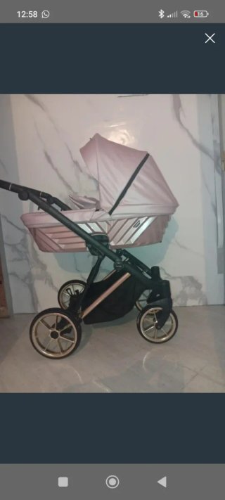 Carro de bebé rosa