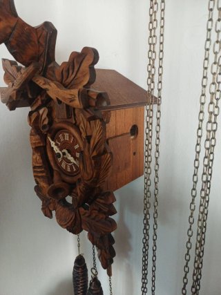 Orologio a cucù in legno con cervo