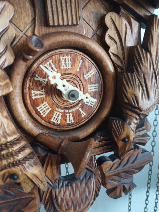 Orologio a cucù in legno con cervo