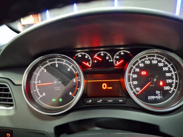 PEUGEOT 508 I 1.6 HDi 112