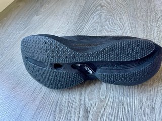 Zapatillas running negra.extra ligera ultra fastga