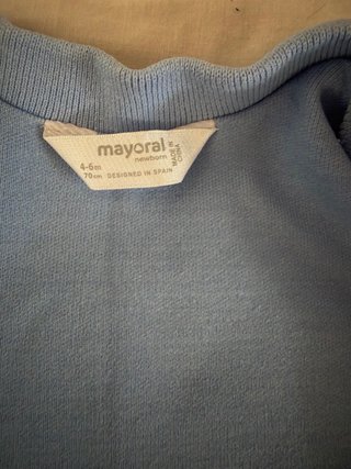 Chaqueta Mayoral azul con ribetes blancos