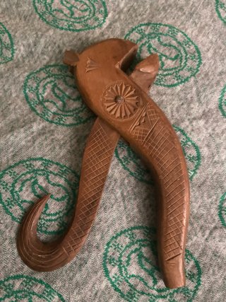 Schiaccianoci in legno artigianato vintage