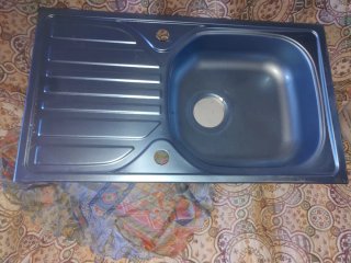 Fregadero de metal plateado