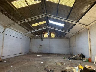 Nave industrial en venta en La Paz en Alcalá de Guadaira