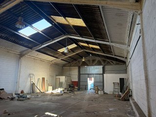 Nave industrial en venta en La Paz en Alcalá de Guadaira