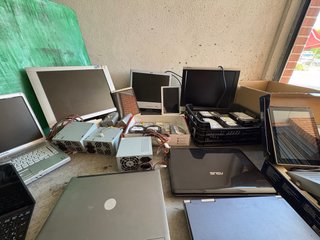 Lote de equipos informáticos, precio negociable