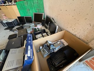 Lote de equipos informáticos, precio negociable