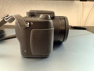 Cámara Panasonic Lumix FZ5 Negra, objetivo LEICA