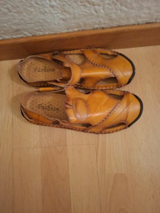 Sandalias de piel para hombre