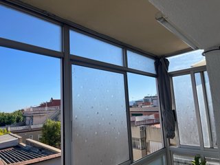 Cerramiento de aluminio con ventanas