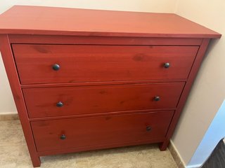 Cómoda Hemnes IKEA y 2 mesitas de noche