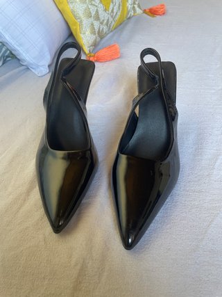 Zapatos de tacón negros charol super bonitos