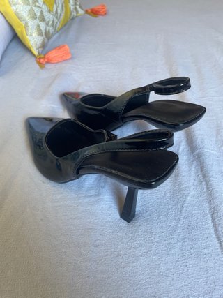 Zapatos de tacón negros charol super bonitos