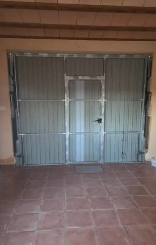 Portón Basculante Marrón