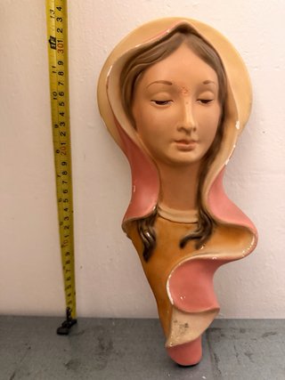 Antiguas  virgenes decorativas