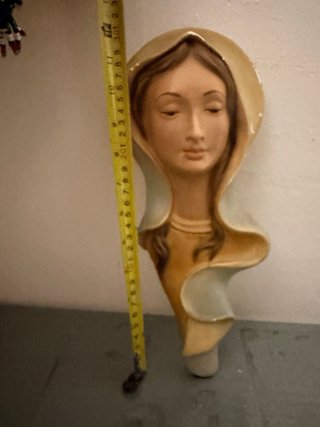 Antiguas  virgenes decorativas