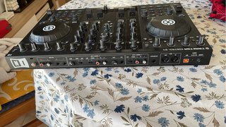 Controlador DJ Traktor Kontrol S4 MK1