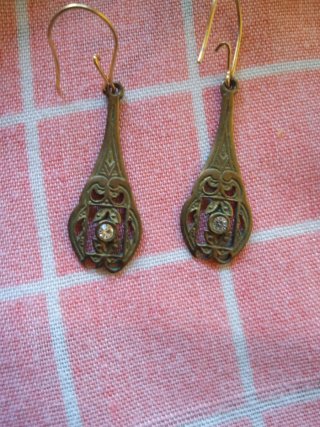 Pendientes antiguos dorados con piedra