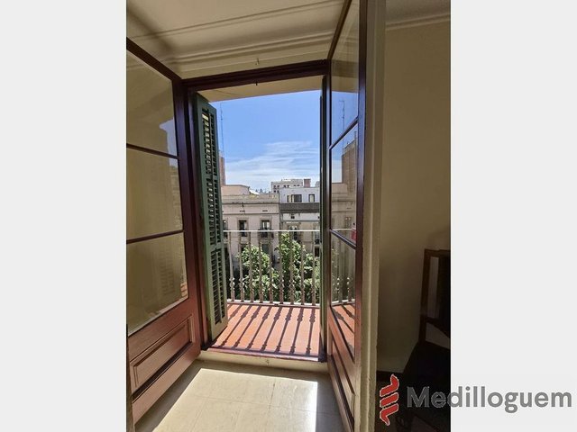 Piso en alquiler en Sant Antoni en Barcelona - Imagen 2