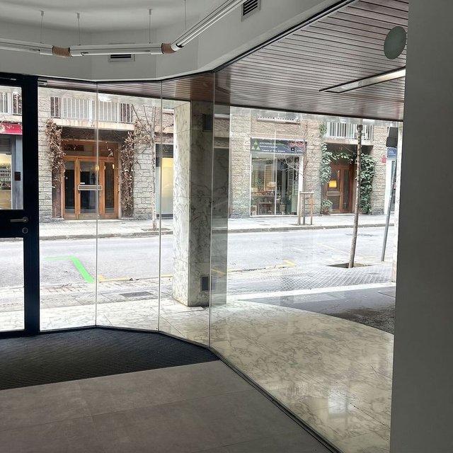 Local comercial en alquiler en Sant Gervasi - Galvany en Barcelona - Imagen 2