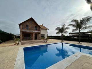 Chalet en venta en Lora del Río