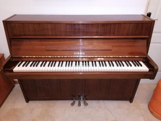 Piano Vertical Yamaha Marrón