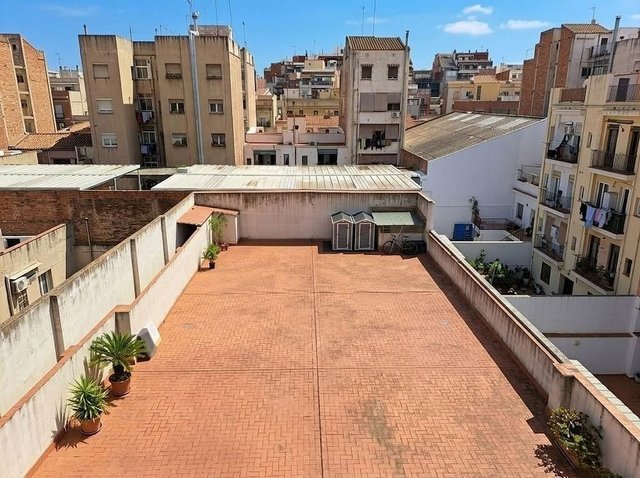 Local comercial en venta en La Sagrera en Barcelona - Imagen 2