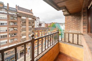 Piso en alquiler en Tenderina Alta - Fozaneldi en Oviedo