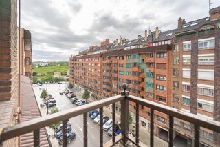Piso en alquiler en Tenderina Alta - Fozaneldi en Oviedo