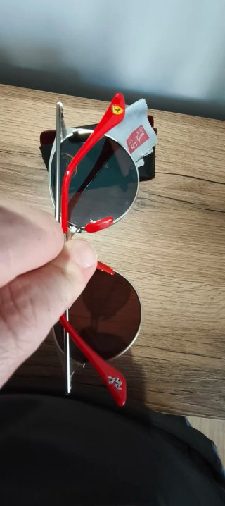 Gafas de sol Ray-Ban edición limitada Ferrari.