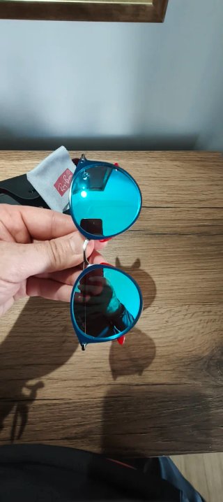 Gafas de sol Ray-Ban edición limitada Ferrari.