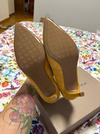 Zapatos de tacón Martinelli mostaza