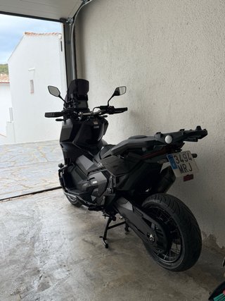 Honda X-ADV 2024 Negra