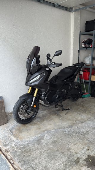 Honda X-ADV 2024 Negra