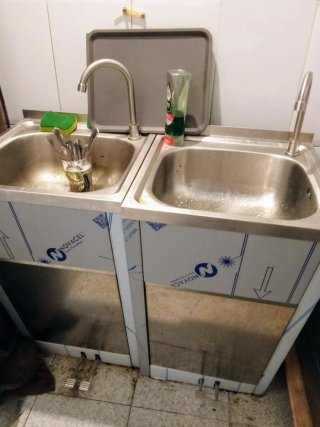Lavamanos doble con pedal Agua fría y caliente