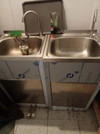 Lavamanos doble con pedal Agua fría y caliente