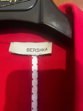 Chaqueta Bershka Roja